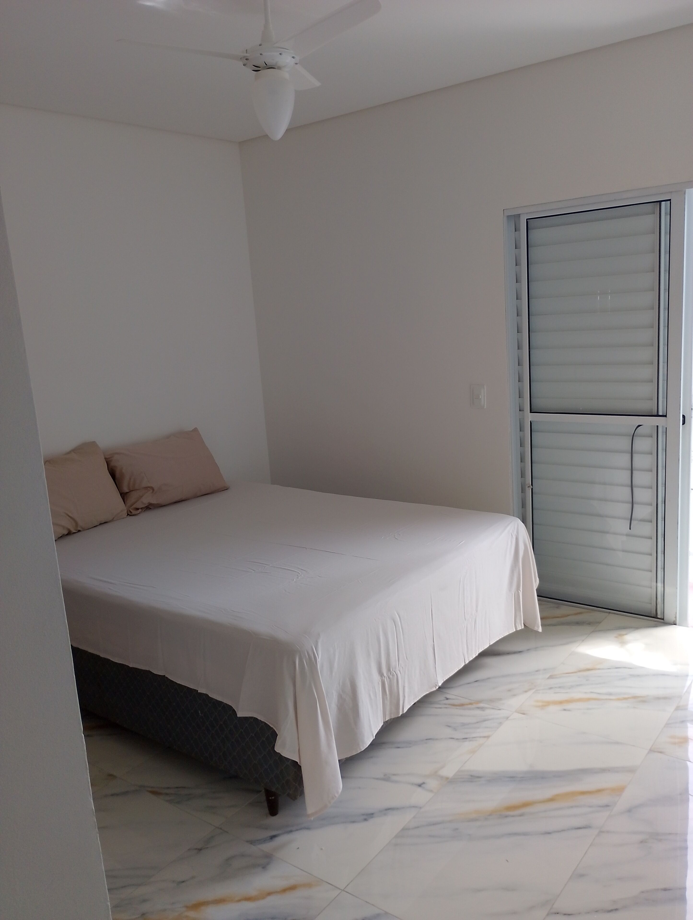 4 bedrooms, bed sheets