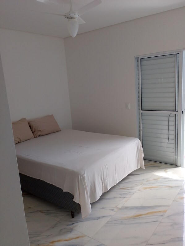 4 bedrooms, bed sheets