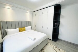 3 bedrooms, iron/ironing board, WiFi, bed sheets - Premium Executive 3 BR Apt with Skyline views

 (Nairobi County)