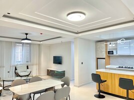 迷你冰箱、微波炉