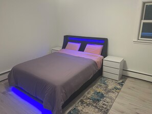 3 habitaciones, tabla de planchar con plancha, wifi y ropa de cama