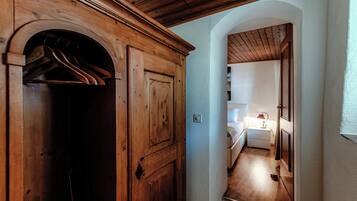 1 bedroom, down comforters, iron/ironing board, cribs/infant beds