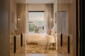 Deluxe-Apartment, 3 Schlafzimmer, Stadtblick | Betten mit Memory-Foam-Matratzen, Zimmersafe, Schreibtisch