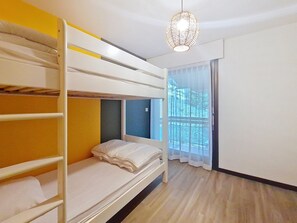 4 bedrooms