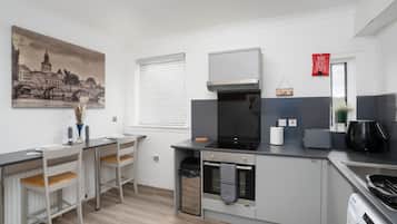 Apartment | Private kitchen | Fridge, microwave, oven, stovetop