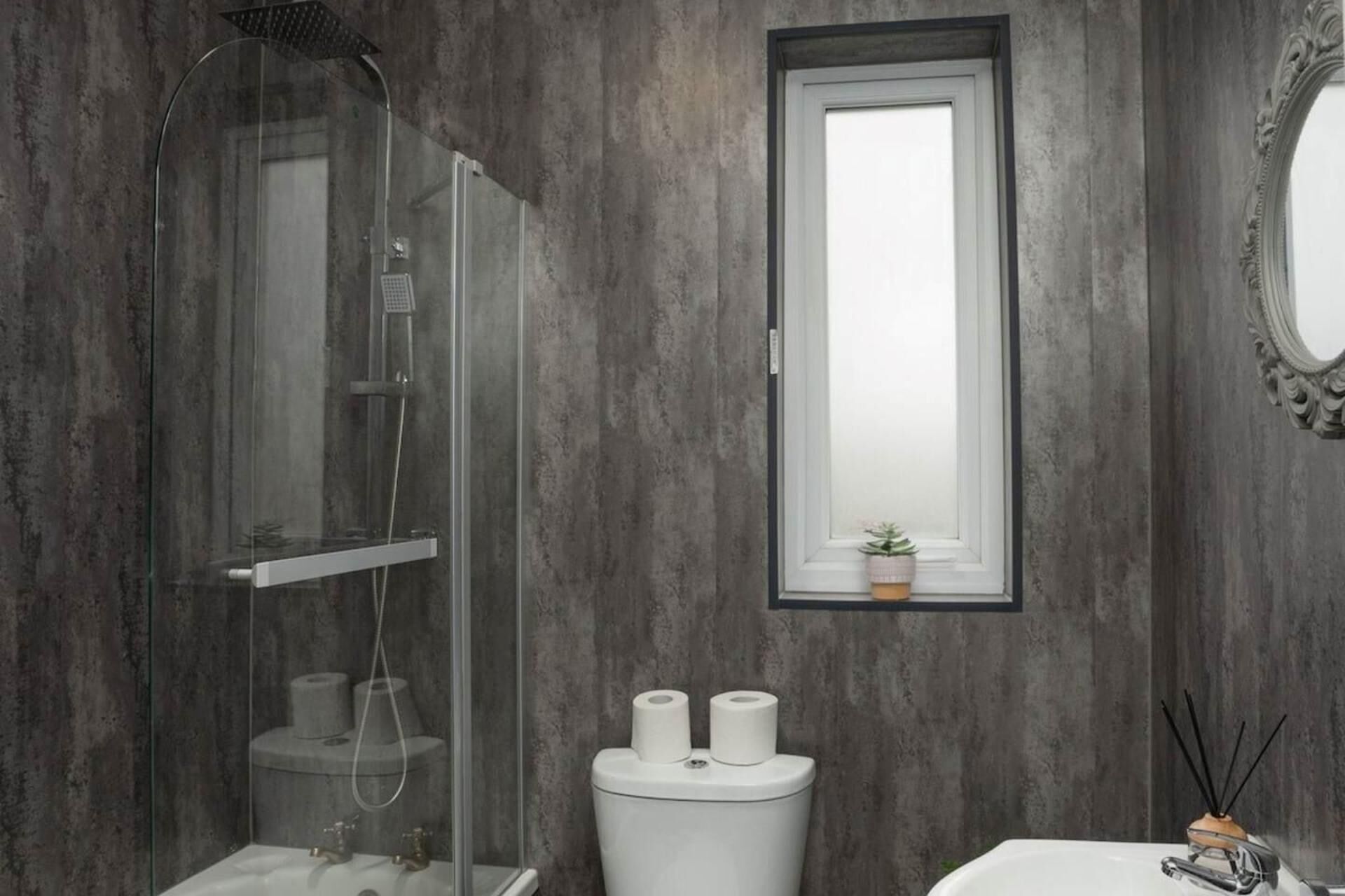 وحدات دش مع أحواض استحمام، حوض استحمام عميق