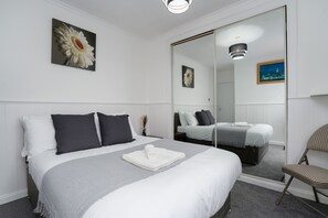 Apartment | 2 bedrooms, iron/ironing board, free WiFi, bed sheets