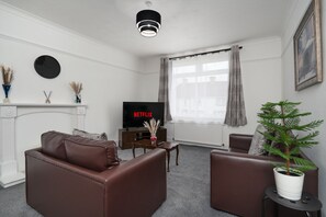 Apartment | Living area | TV