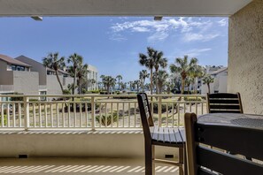 Outdoor dining - Sunset Rentals | Shorewood 134 (Hilton Head Island)