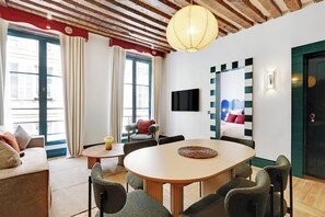Dining - AN IDEAL BLEND OF MODERN COMFORT AND TRADITIONAL PARISIAN CHARM – AT RUE SAVOIE  (Paris)