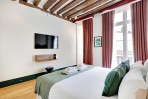 2 chambres, bureau, fer et planche à repasser, accès au Wi-Fi (inclus)