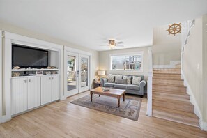 Smart TV, DVD player - Discovery Bayhouse | Beach & Bay Views! (Galveston)