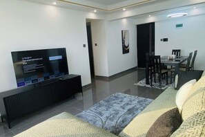TV - Luxury & Modern 2 BR Apt in Kileleshwa

 (Nairobi County)