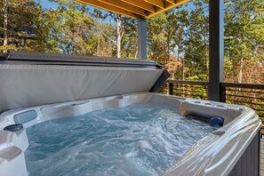 Bañera de hidromasaje al aire libre