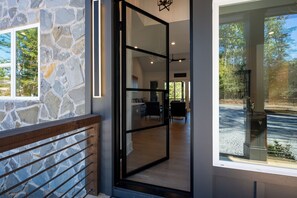 Terrace/patio - Deer Crossing -Luxury Mountain View Cabin (Mineral Bluff)