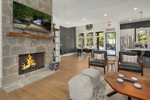 Interior - Deer Crossing -Luxury Mountain View Cabin (Mineral Bluff)