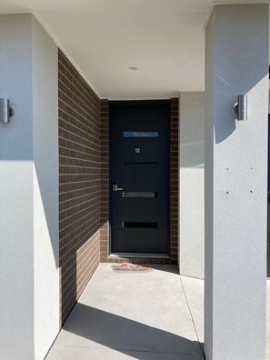 Property grounds - New 4.5 BR Modern Home @Clyde (Clyde)