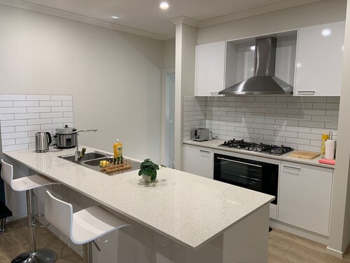 New 4.5 BR Modern Home @Clyde