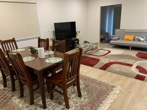 Dining - New 4.5 BR Modern Home @Clyde (Clyde)