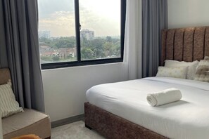3 bedrooms, iron/ironing board, WiFi, bed sheets