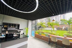 Dining - Modern 3B with gym, pitch and views near Sarit
(Nairobi County)