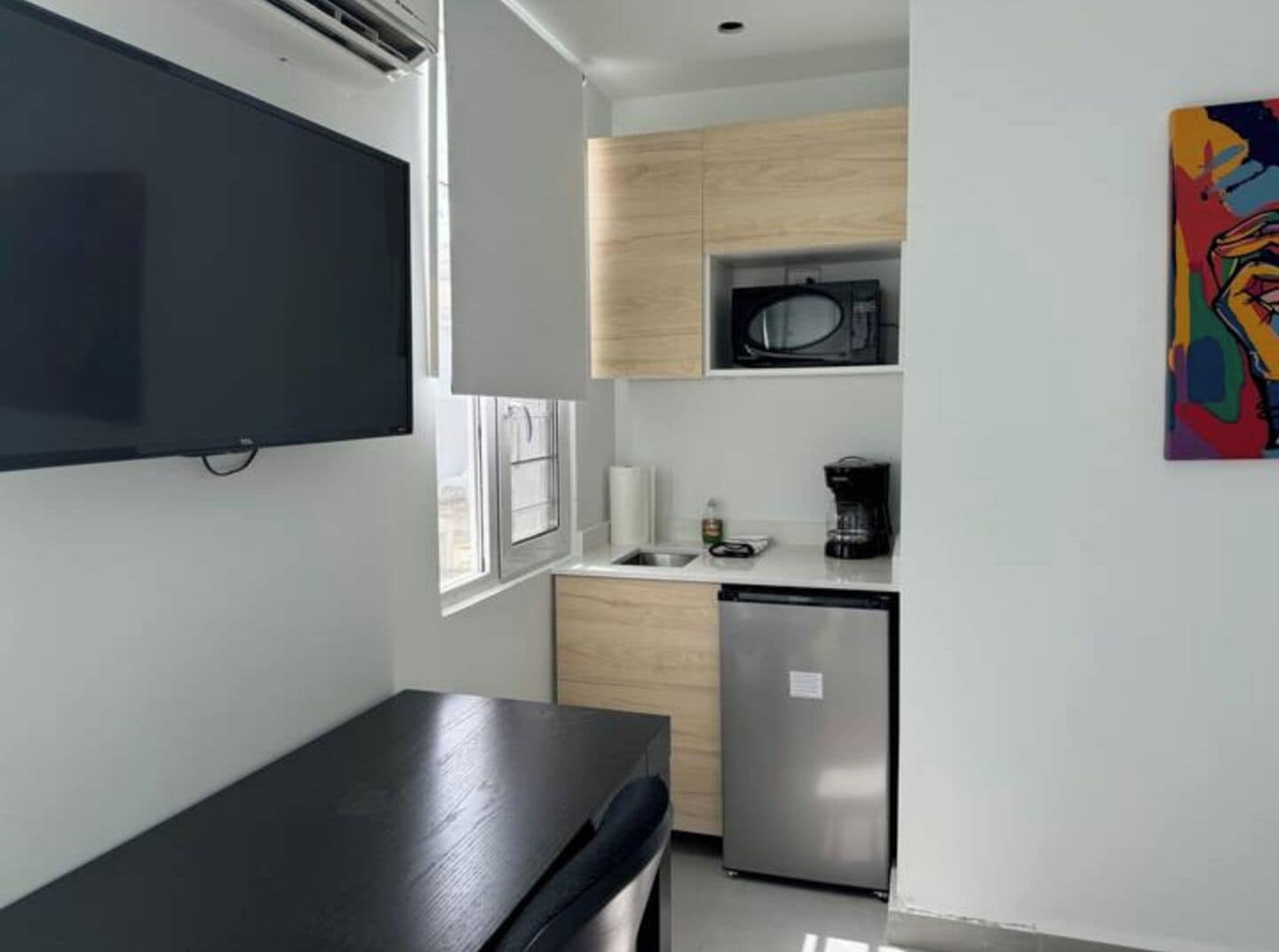 Refrigerador, microondas, cafetera y tetera y tostadora 