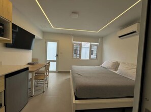 1 bedroom, WiFi, bed sheets - Beach House Walk to The Beach #8 (San Juan)