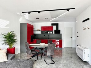 Superior-Apartment, 2 Schlafzimmer, Meerblick | Eigene Küche | Kühlschrank, Ofen, Herdplatte, Geschirrspüler