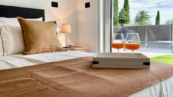 Apartamento superior, 2 quartos, vista para o mar | 2 quartos, cofres nos quartos, quartos à prova de som