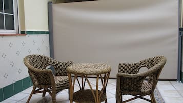 Chambre Double Deluxe, 1 lit double, patio, vue cour intérieure | Terrasse/Patio