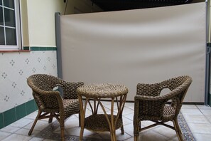 Deluxe Double Room, 1 Double Bed, Patio, Courtyard View | Terrace/patio - Hostal Los Angeles (Alicante)