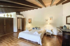 3 bedrooms, WiFi, bed sheets - Villa Guineu - Three Bedroom Villa, Sleeps 6 (Pollença)