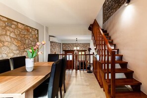Villa | Dining - Seaside Dukes Villas (North Kynouria)