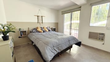 1 habitación, escritorio, wifi gratis y ropa de cama