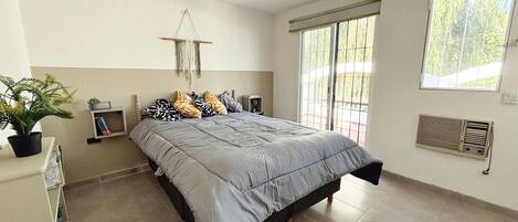 1 slaapkamer, een bureau, gratis wifi, beddengoed