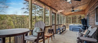 Serenity-A Romantic Secluded Riverfront 1 level expansive log cabin with hot-tub