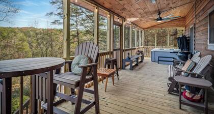 Serenity-A Romantic Secluded Riverfront 1 level expansive log cabin with hot-tub