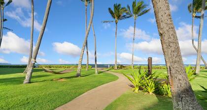 Beachfront Resort - AC! Steps to Beach & Pool