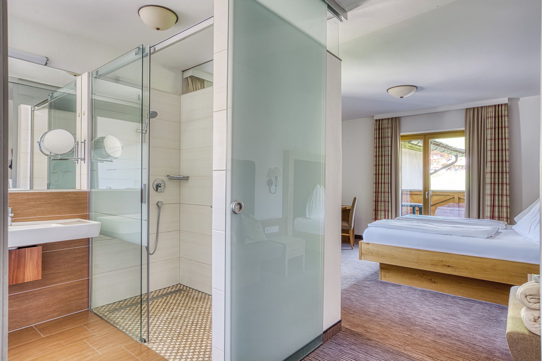 Superior Double Room | In-room safe, desk, soundproofing, free WiFi