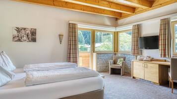 Deluxe-Doppelzimmer | Zimmersafe, Schreibtisch, schallisolierte Zimmer, kostenloses WLAN