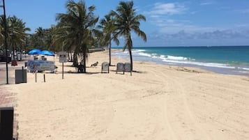 Beach nearby, sun loungers, beach towels