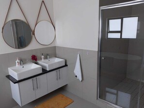 Luxury Suite, Mountain View - LND GUEST HOUSE (Cape Town)
