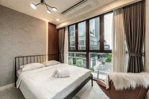 Grand Apartment, 4 Bedrooms | 1 bedroom, memory foam beds, in-room safe, desk