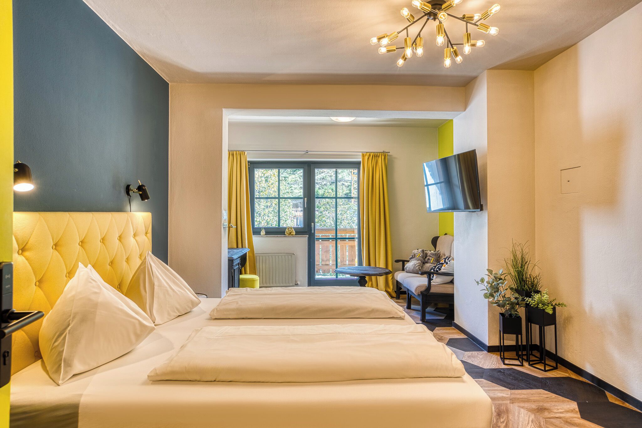 Classic Double Room | In-room safe, blackout drapes, free WiFi, bed sheets