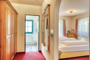 Superior Double Room | 1 bedroom, in-room safe, blackout drapes, free WiFi