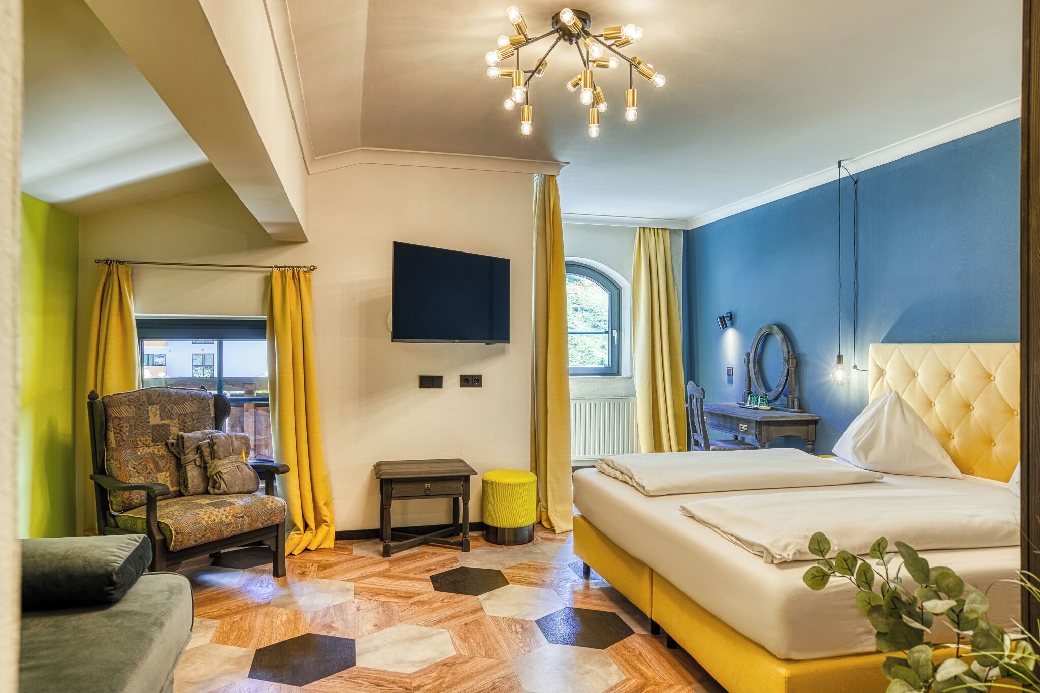 Signature Double Room | In-room safe, blackout curtains, free WiFi, bed sheets