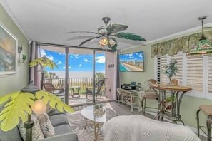 TV - Direct Oceanfront on Boardwalk | Tiki Bar & Pools (Myrtle Beach)