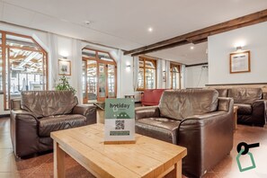 Lobby sitting area - Hotiday Apartments La Thuile (La Thuile)