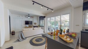 Smart TV, fireplace, video games, stereo - NIKKON LUXURY LIVING is a luxury private villa, in top of the sea.Enjoy LUXURY. (Crete)