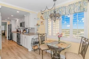 Dining - Lux Oceanfront on Myrtle Beach Boardwalk! (North Myrtle Beach)
